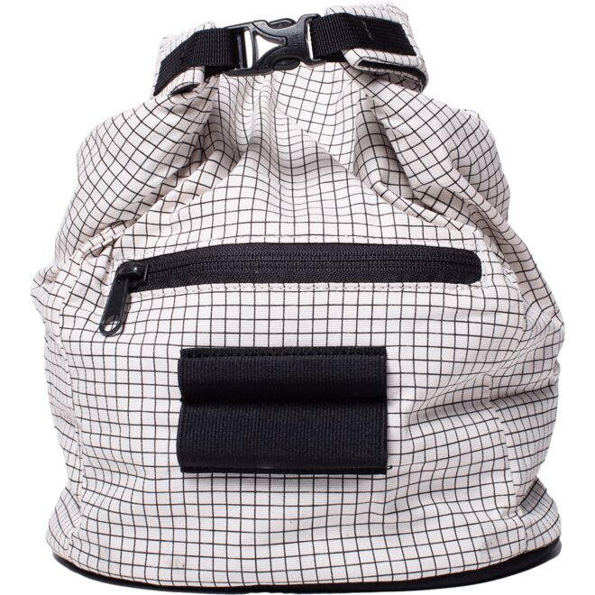 Evolv Canvas Chalk Bucket pod portamagnesite boulder