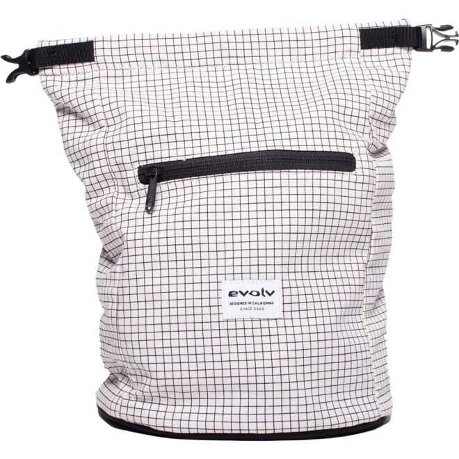 Evolv Canvas Chalk Bucket pod portamagnesite boulder